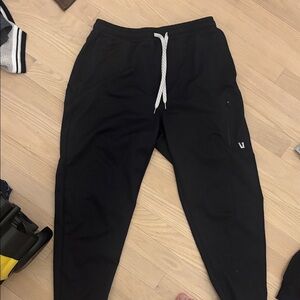 Vuori black sweatpants- medium